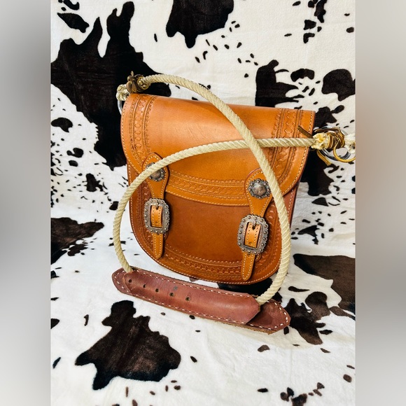 “Rope me up” is the name of this purse - Picture 2 of 4